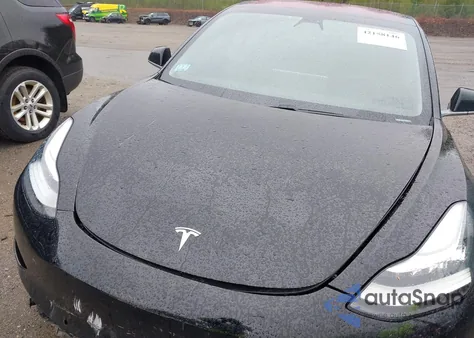 2018 Tesla Model 3 Long Range/Performance z USA, uszkodzony, nr VIN 5YJ3E1EB3JF064096